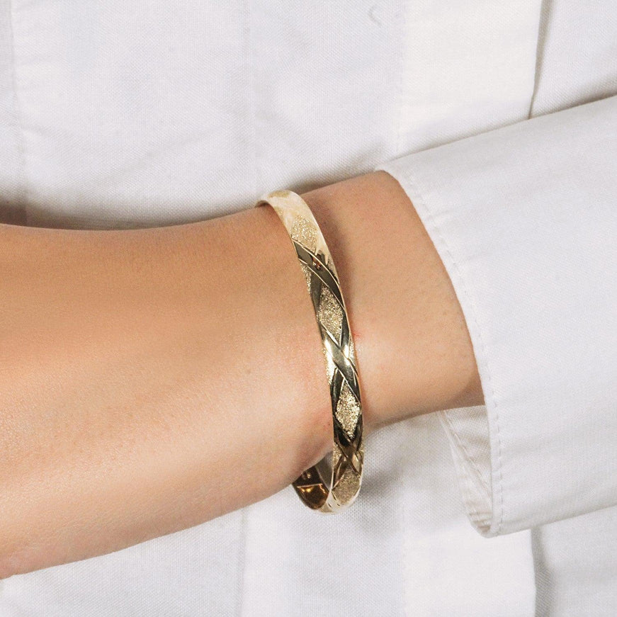 10k Yellow Gold Slender Diamond Pattern Textured Bangle - Ellie Belle