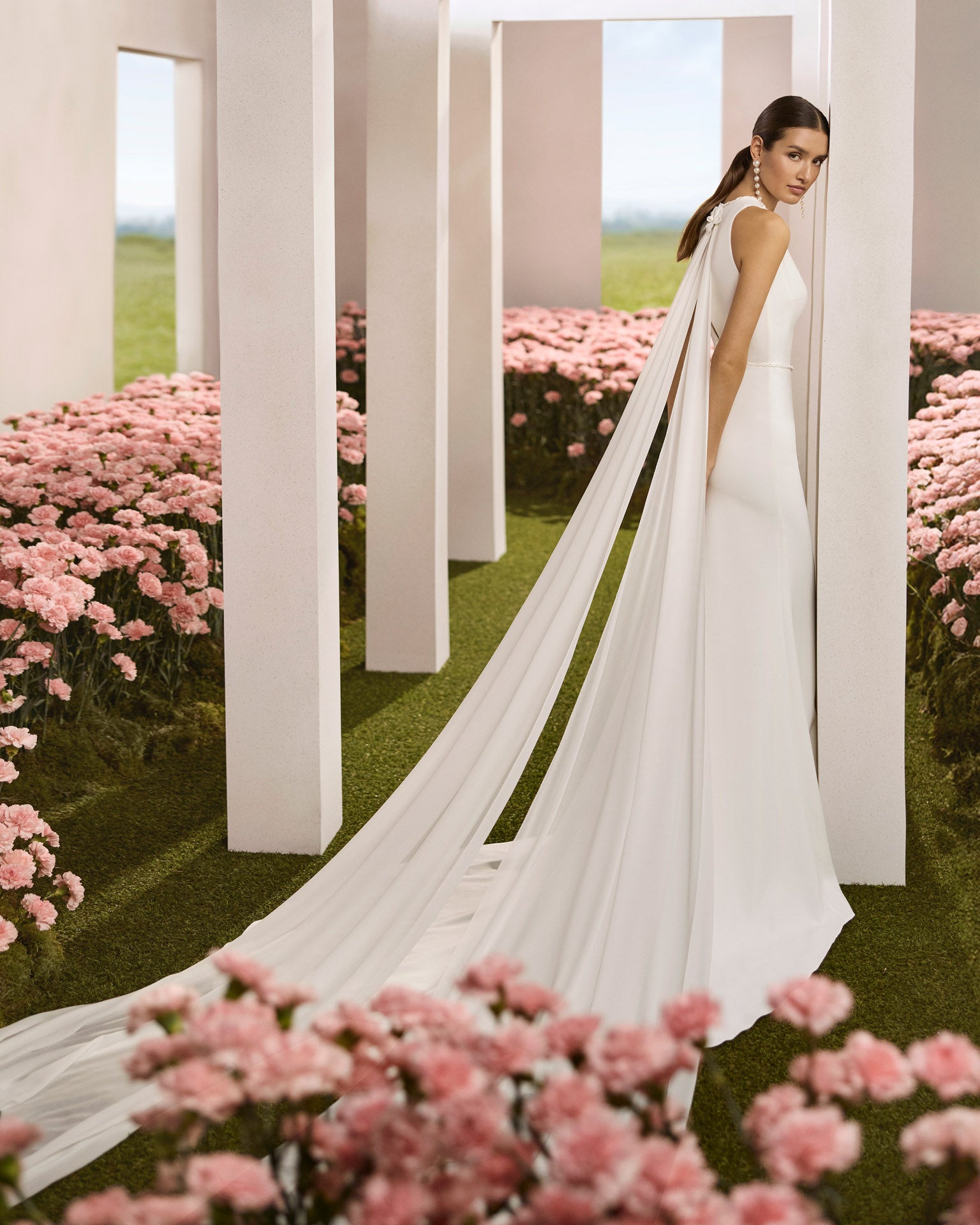 Rosa Clará Couture Riva Wedding Dress – Crepe Halter with Cape Train, US 4 / Ivory