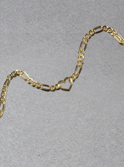 14k Yellow Gold 7 inch Figaro Chain Bracelet with Heart - Ellie Belle