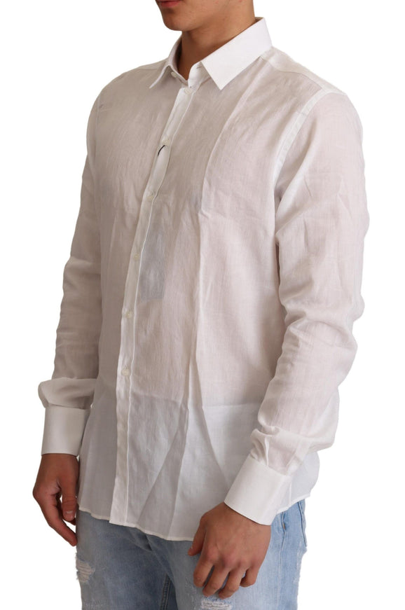 a man wearing a white shirt and blue jeans