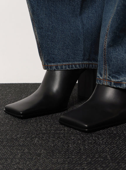 Alaia Square Leather Mule