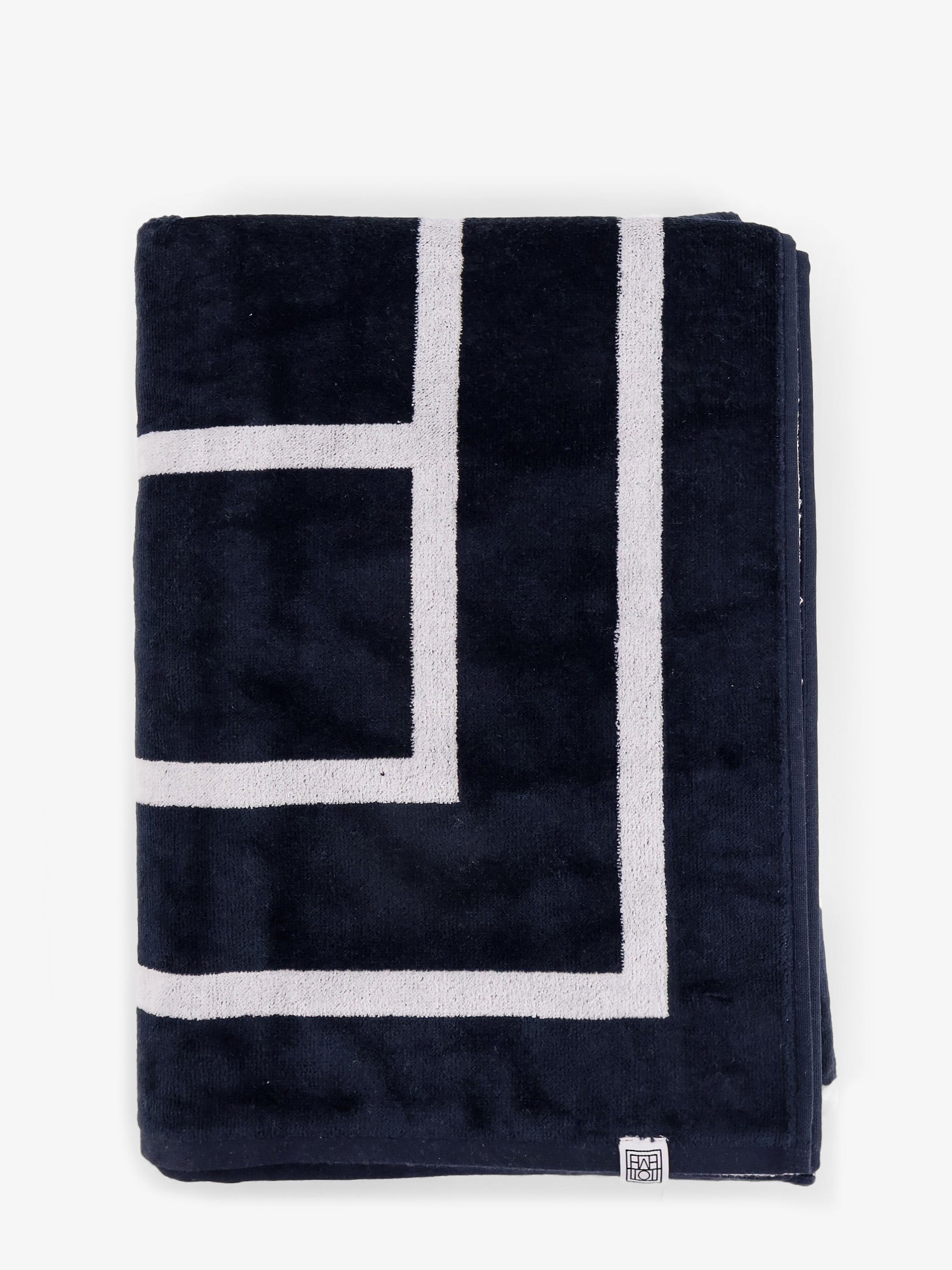 Toteme Monogram Organic Cotton Beach Towel – Ellie Belle