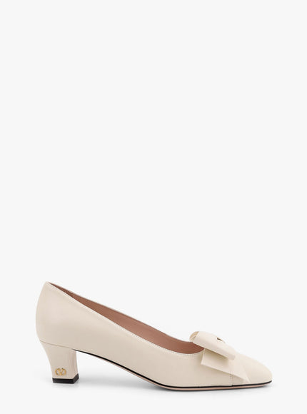 Valentino Garavani Bowow Leather Pump With Bow Detail Beige