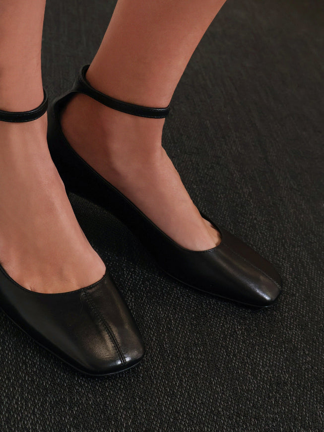 Toteme Leather Décolleté