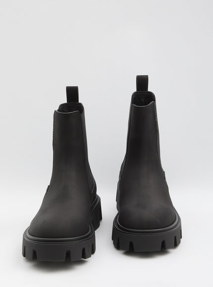 Moncler Chelsea Peak City Boots In Nubuck.