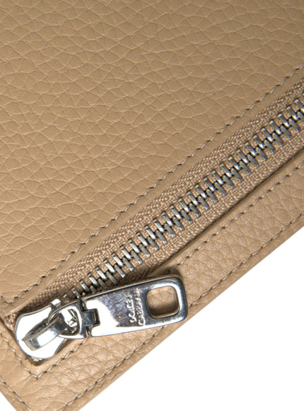 a close up of a zipper on a purse