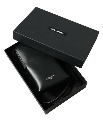 a black box with a mouse inside of it