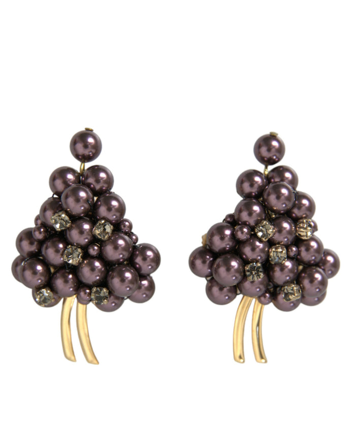 a pair of earrings with pearls on them