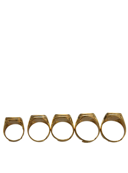 a set of five rings sitting on top of each other