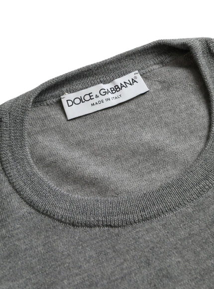 a label on a grey shirt that says dolce g - banna