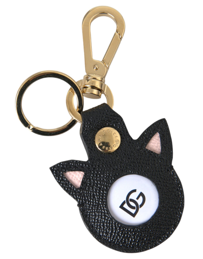 a key chain with a black cat on it