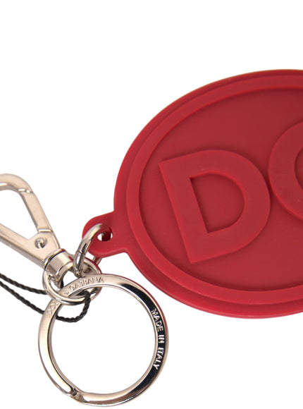 a red keychain with the word do on it