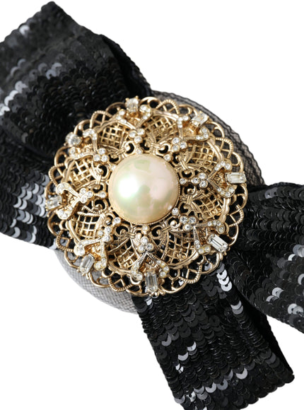 Close-up of black sequin pearl brooch hair pin