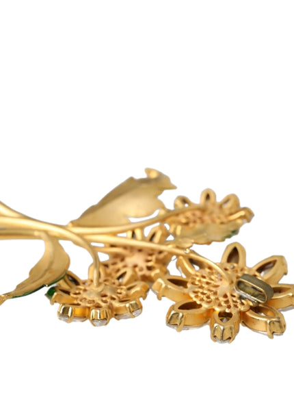 Close-up of gold filigree details on flower brooch