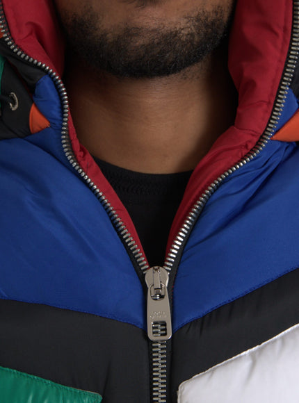 Close-up of Dolce & Gabbana puffer jacket zipper detail