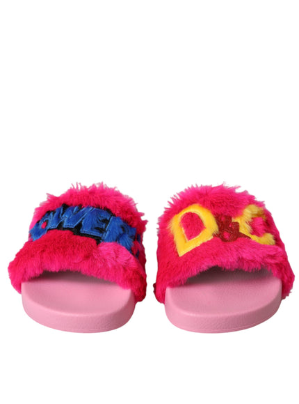 a pair of pink slippers with the letter d on them