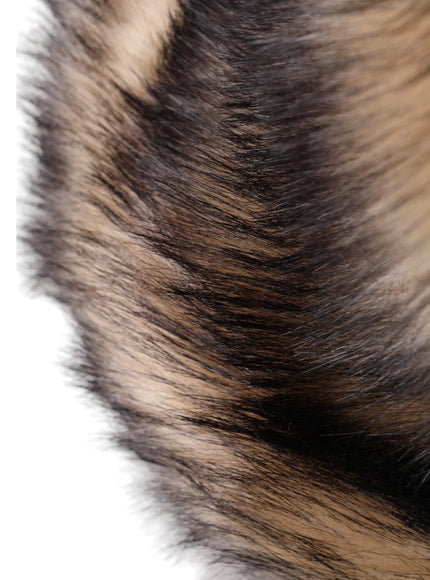 a close up of a furry animal's fur