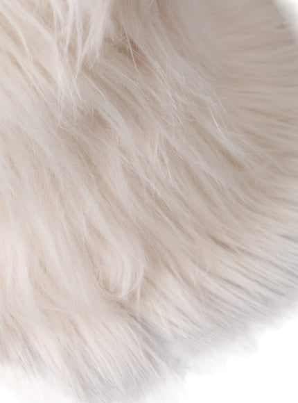 a close up of a furry animal's fur