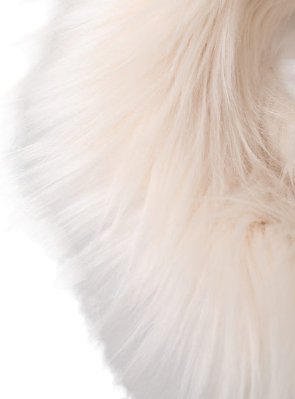 a close up of a furry animal's fur