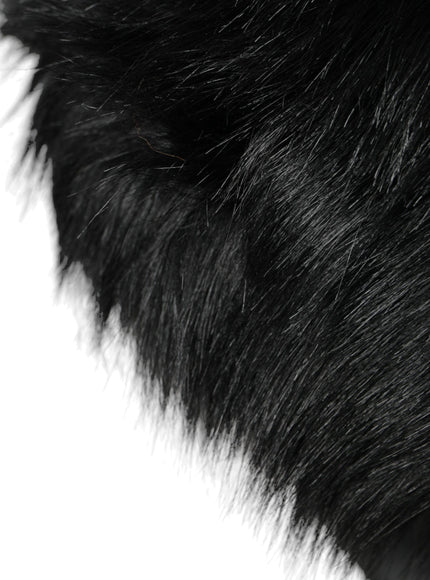 a close up of a furry animal's fur