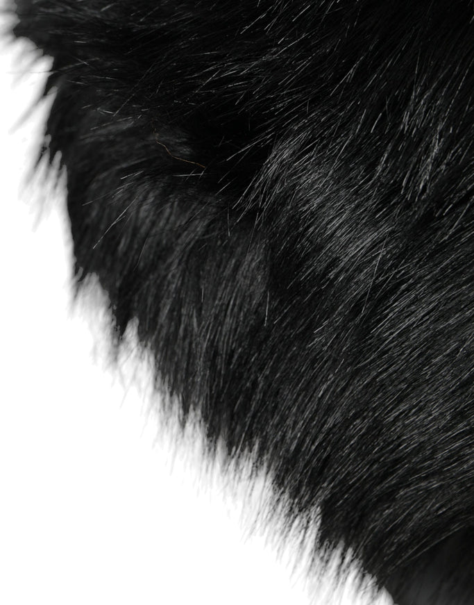 a close up of a furry animal's fur