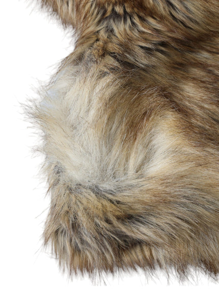 a close up of a furry animal's fur