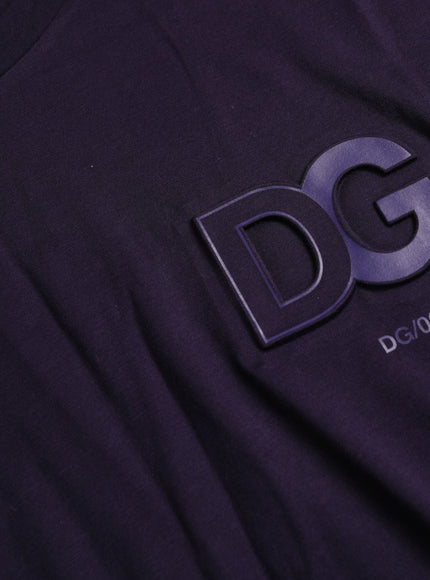 a close up of a t - shirt with the letter dg on it