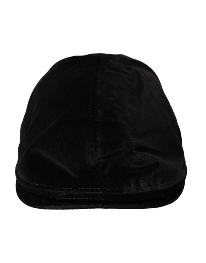 a black hat on a white background