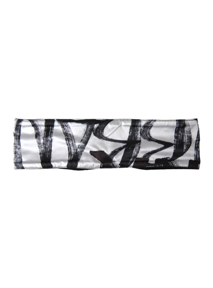 a black and white headband with a black and white design