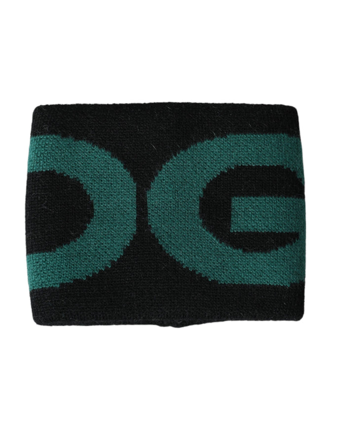 a black and green headband with the letter g on it