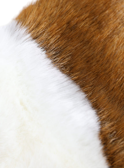 a close up of a brown and white animal's fur