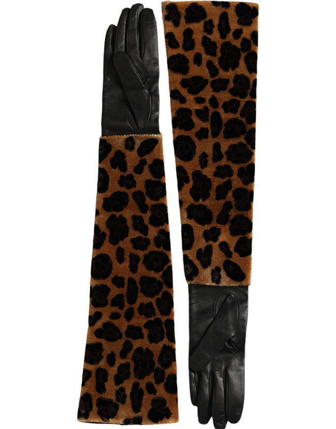 a pair of leopard print gloves