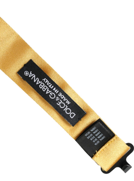 a yellow belt with a black label on it