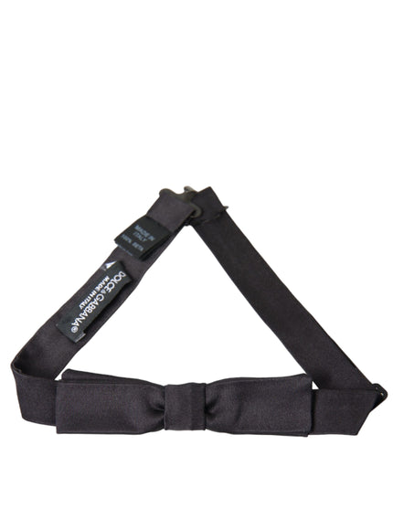 a black strap with a black buckle on it