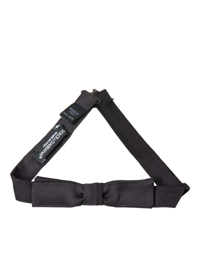 a black strap with a black buckle on it