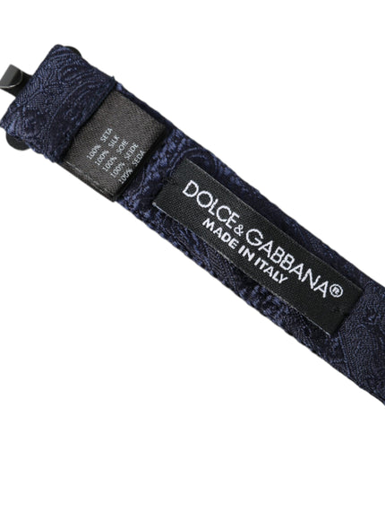 a blue belt with a black label on it