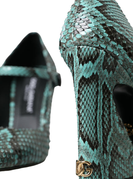 a pair of high heeled shoes with a snake skin pattern