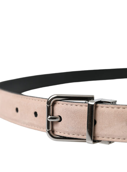 a belt that has a metal buckle on it