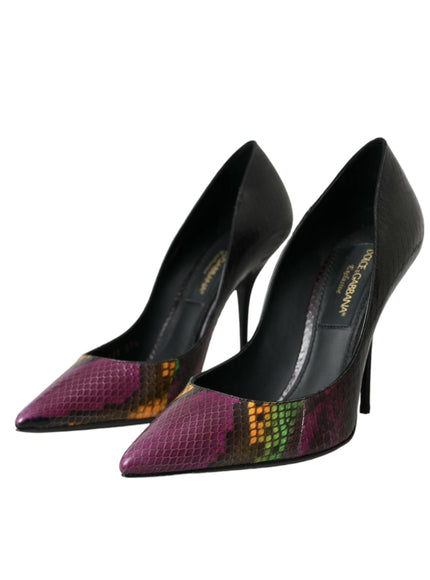 a pair of high heeled shoes with a snake skin pattern