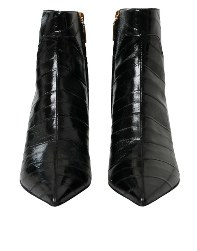 a pair of black boots with zippers on them