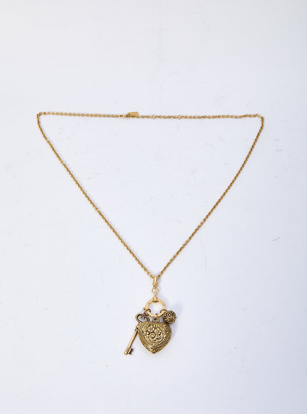 Chloe Château Treasures Pendant Necklace QT Gold
