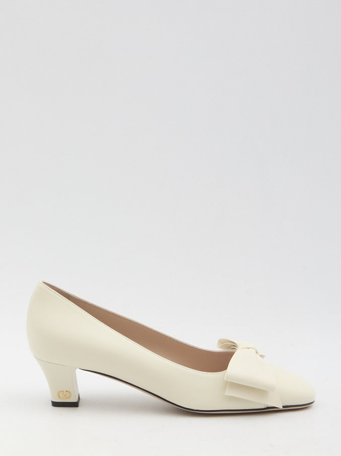 Valentino Garavani Bowow Pumps White