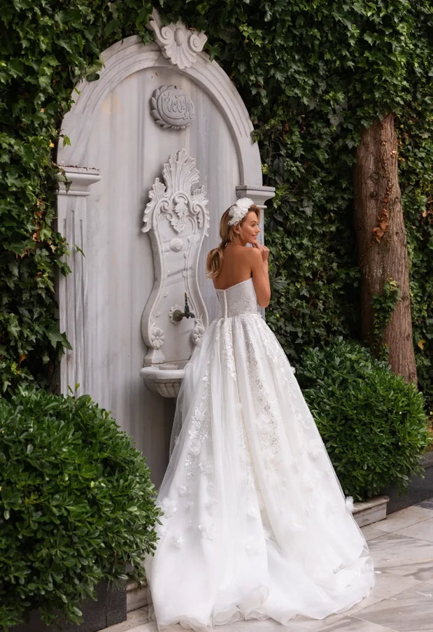 Panakeia – Strapless Sweetheart Ballgown Wedding Dress
