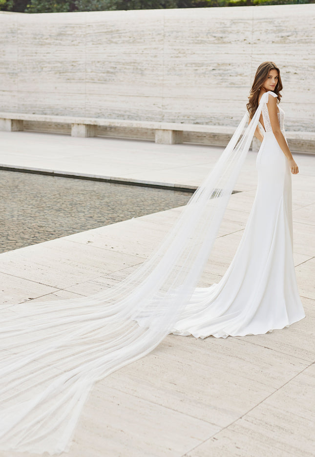 Rosa Clará Nanet – Sheath Wedding Dress with Lace Bodice