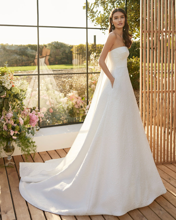 Rosa Clar Couture Camir Vera Brocade A-Line Wedding Gown, US 12 Rosa Clar Couture Camir Vera Brocade A-Line Wedding Gown, US 12