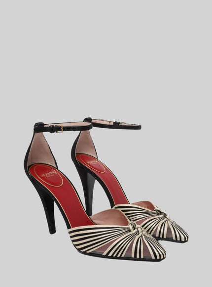 Valentino Garavani Annine Pumps In Satin