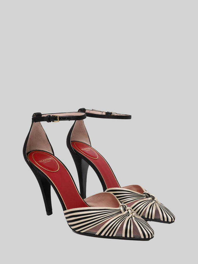 Valentino Garavani Annine Pumps In Satin