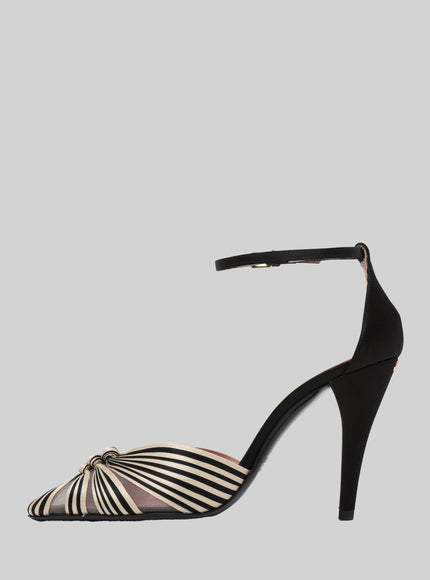 Valentino Garavani Annine Pumps In Satin