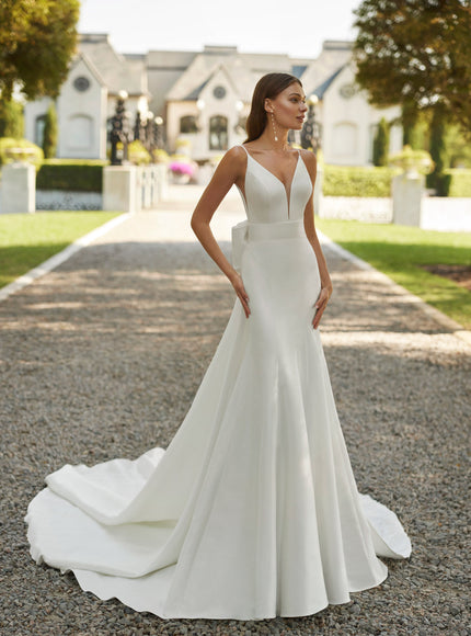 Rosa Clará Esther Wedding Dress with Detachable Train & Bow