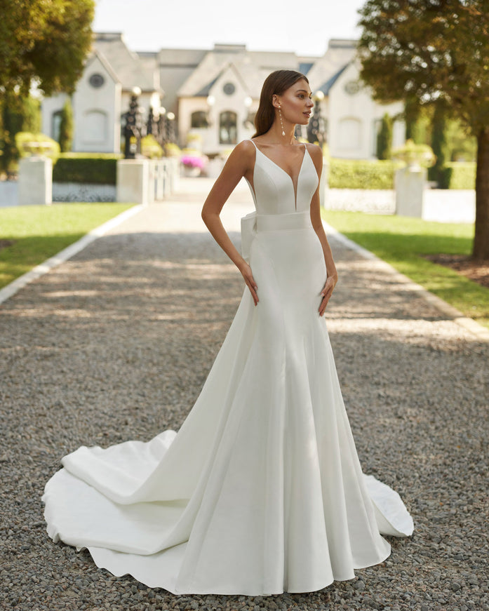 Rosa Clará Esther Wedding Dress with Detachable Train & Bow